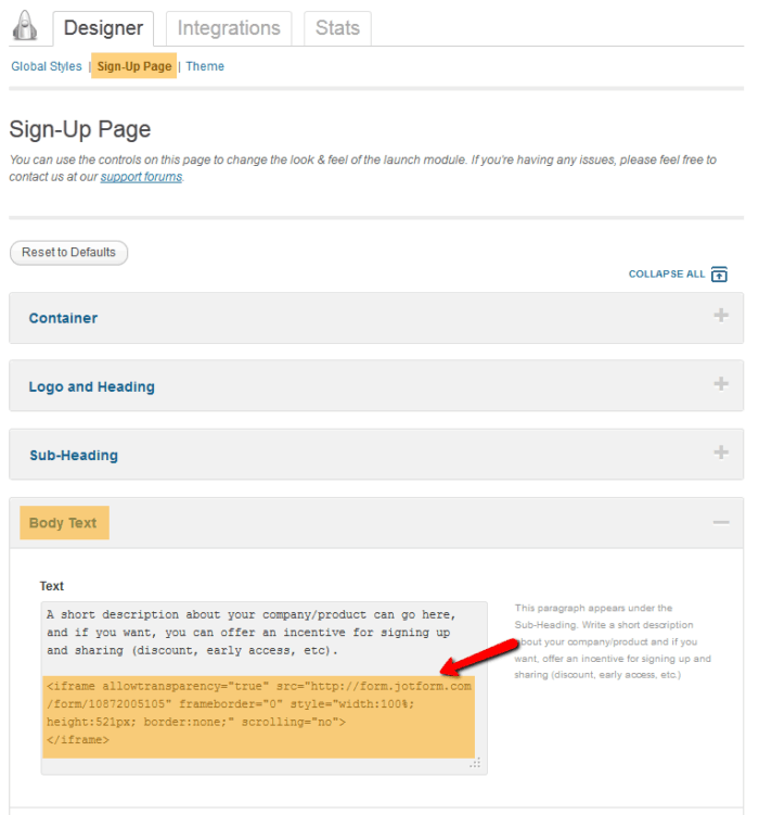 Capture d'écran de la page d'accueil Launch Effect dans l'onglet Designer avec une flèche montrant le code d'intégartion ajouté à la section Corps de texte