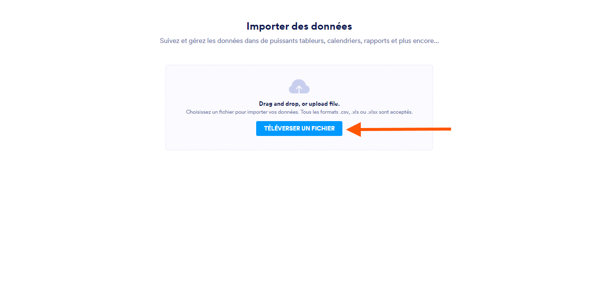 Option Importer des données avec une flèche pointant vers téléverser un fichier dans les Tableaux Jotform