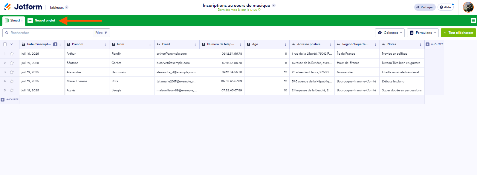 Capture d'écran d'un tableau Jotform avec une flèche pointant vers Nouvel onglet