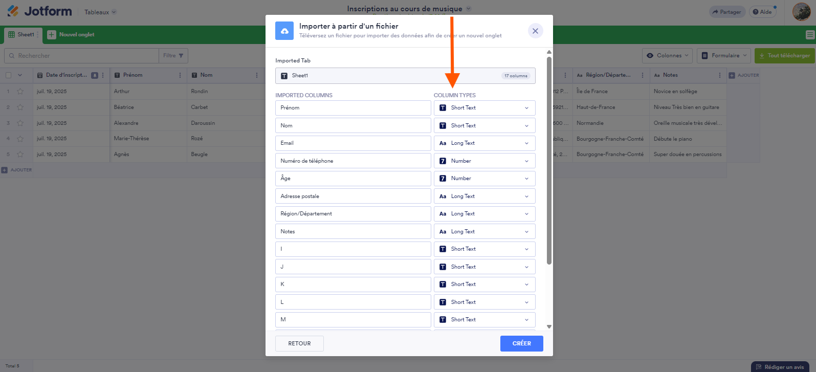 Capture d'écran de la boîte de dialogue Importer à partir d'un fichier avec une flèche pointant vers Types de colonne dans les Tableaux Jotform