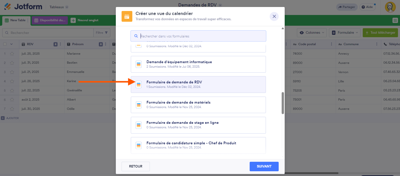 Capture d'écran de la sélection d'un formulaire dans les Tableaux Jotform