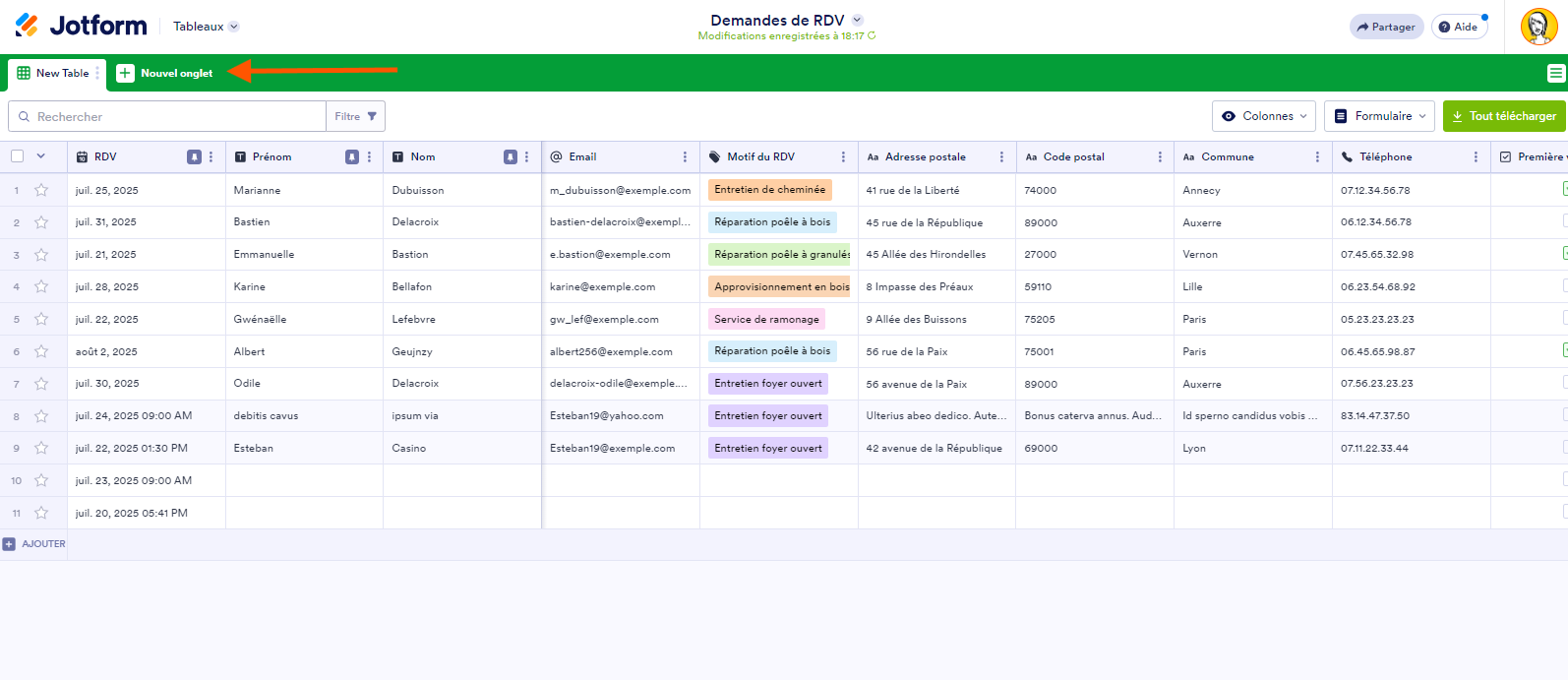 Capture d'écran du formulaire Demandes de RDV avec une flèche pointant sur Nouvel onglet dans les Tableaux Jotform