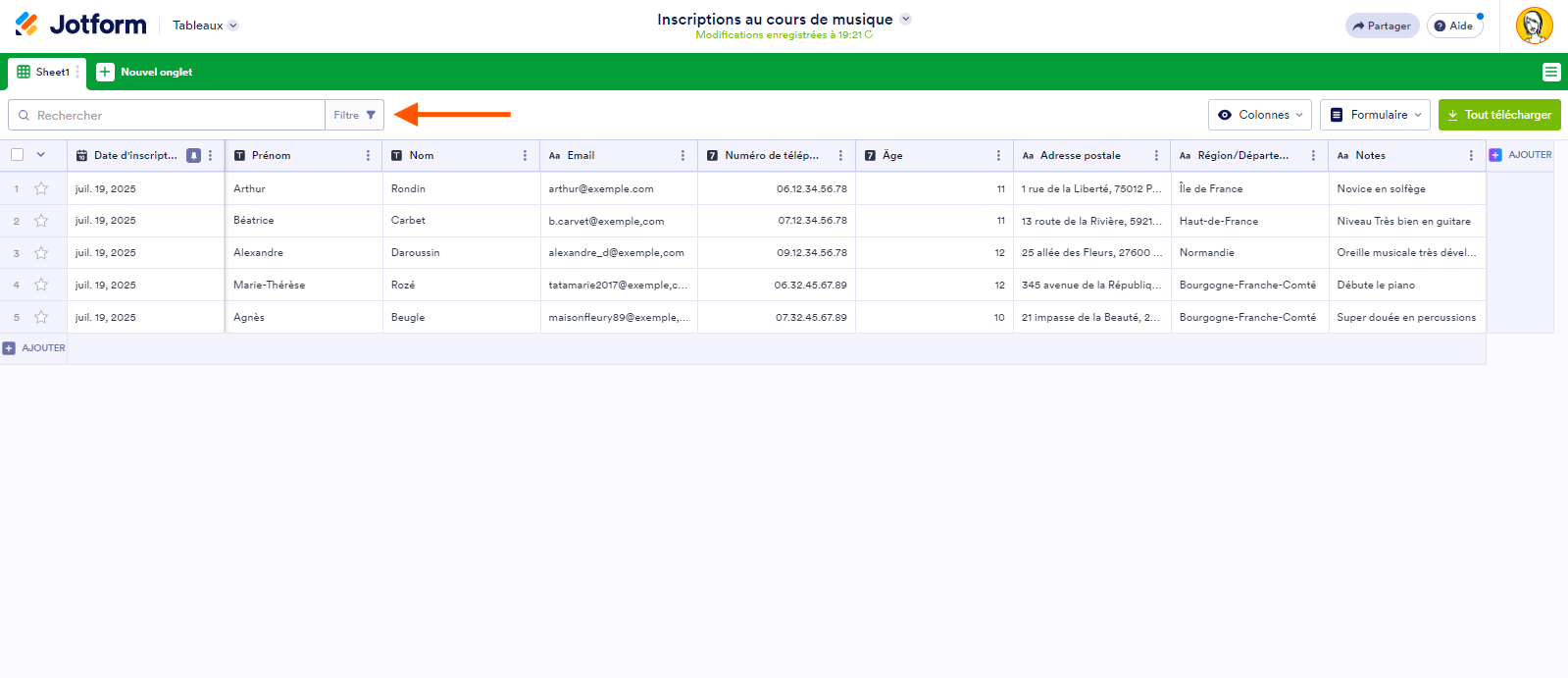 Capture d'écran d'un tableau avec une flèche pointant vers l'option Filtre dans les Tableaux Jotform