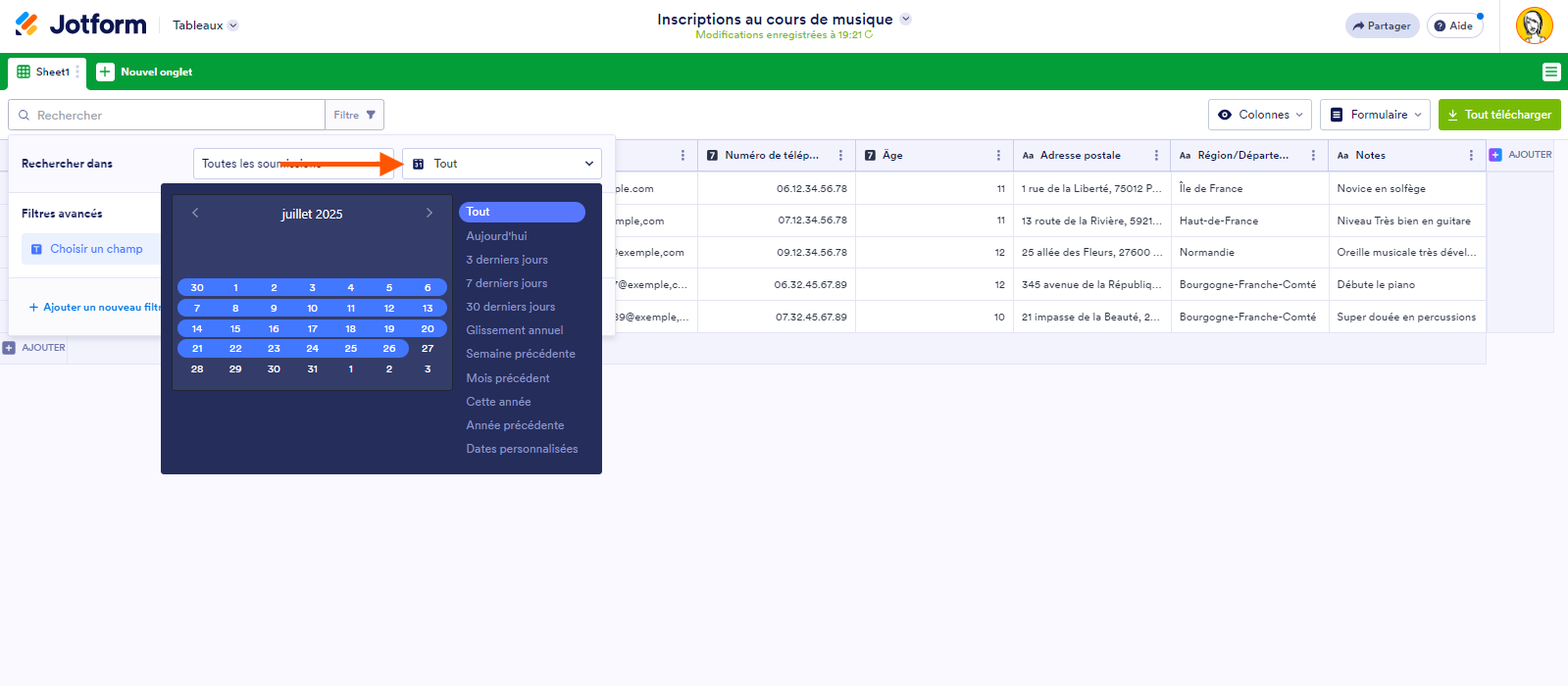 Capture d'écran du calendrier pour sélectionner la plage de filtre souhaitée avec une flèche pointant vers le menu d'options de filtre dans les Tableaux Jotform