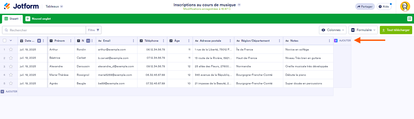 Capture d'écran du bouton Ajouter à l'extrême droite des colonne dans les Tableaux Jotform