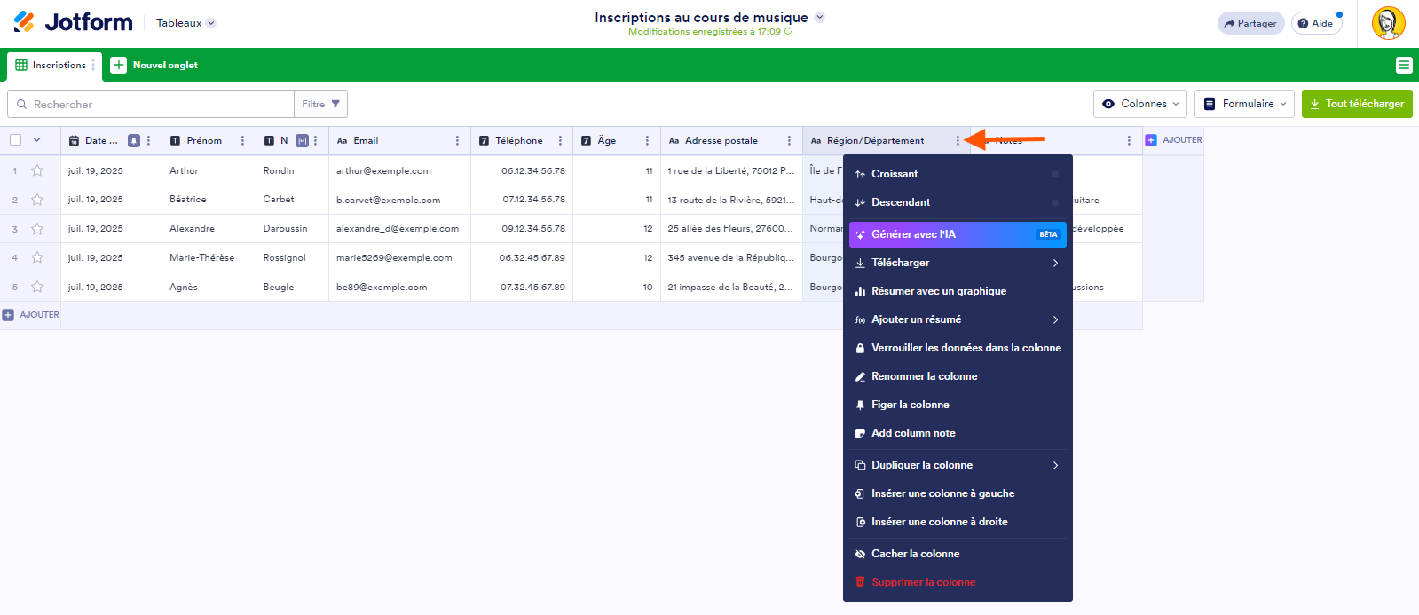 Capture d'écran avec une flèche pointant sur les 3 points verticaux d'une colonne et le menu déroulé dans les Tableaux Jotform