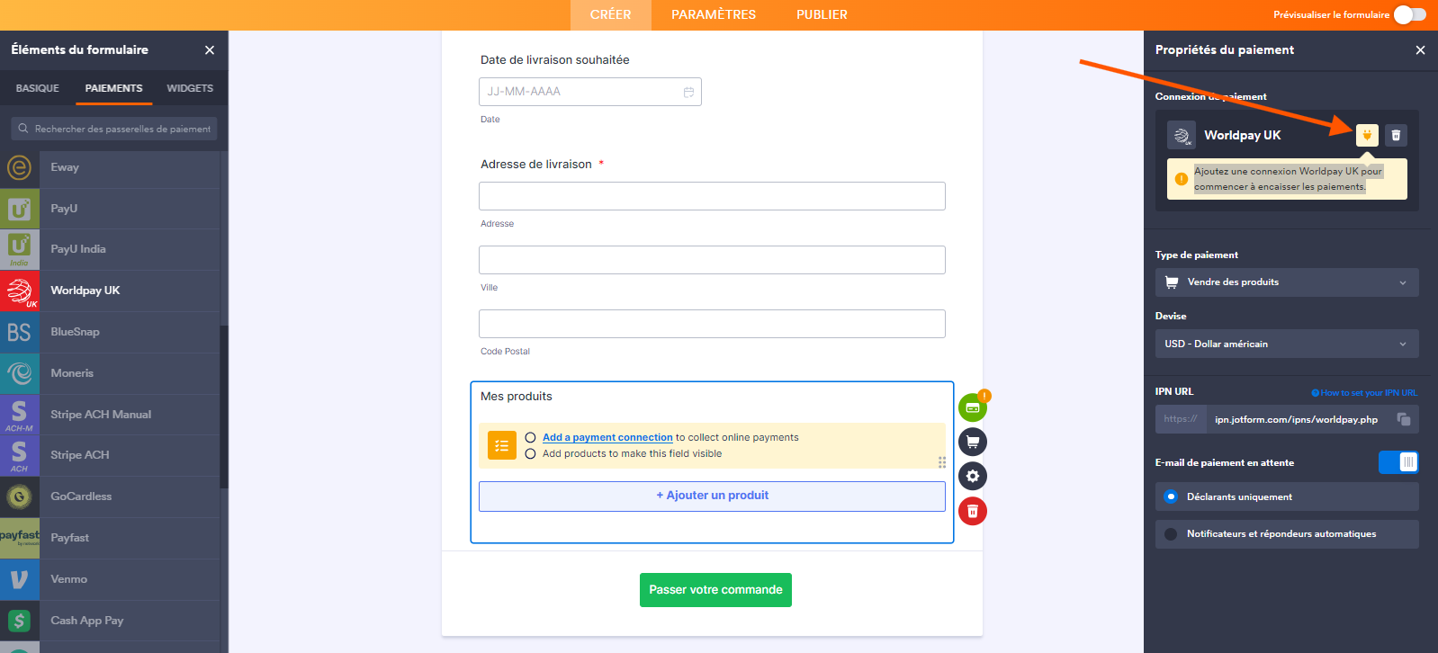Capture d'écran d'un formulaire avec l'intégration Worldpay UK et une flcèhe pointant vers l'icône de prise électrique dans le volet de droite dans le Générateur de formulaires Jotform