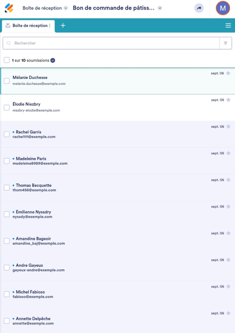 Capture d'écran de la Boîte de réception dans Jotform Mobile avec une vue des soumissions d'un formulaire avec les en-têtes Nom et Email