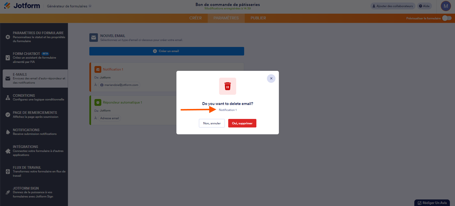 Capture d'écran d'un formulaire avec la fenêtre modale de suppression de la notification 1 avec une flcèhe pointant vers le nom de la notification, à savoir « Notification 1 » dans le Générateur de formulaires Jotform