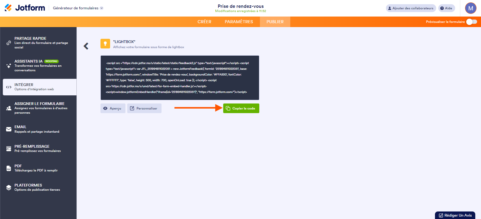 Capture d'écran de l'intégration Lightbox avec une flèche pointant vers le bouton Copier le code, dans le Générateur de formulaires Jotform