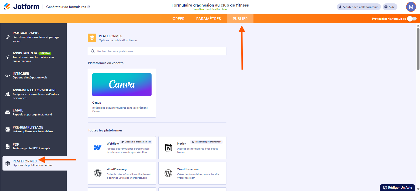 Capture d'écran d'un formulaire avec une flèche pointant vers l'onglet Publier et une autre vers l'option Plateformes dans le volet à gauche dans le Générateur de formulaires Jotform