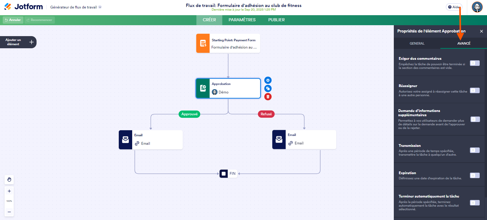 Capture d'écran du volet Propriétés de l'élément Approbation avec une flèche pointant vers l'onglet Avancé dans les Flux de travail Jotform