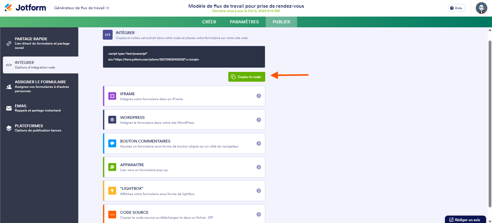 Capture d'écran de l'onglet Publier d'un flux d'approbation dans les Flux de travail Jotform avec les options Intégrer et une flèche pointant vers le bouton Copier le lien