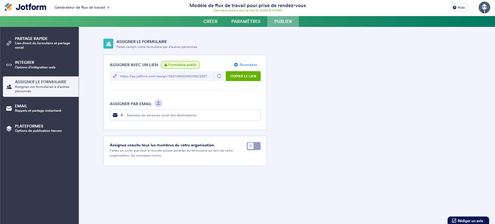 Capture d'écran de l'onglet Publier d'un flux d'approbation dans les Flux de travail Jotform avec l'option Assigner un formulaire