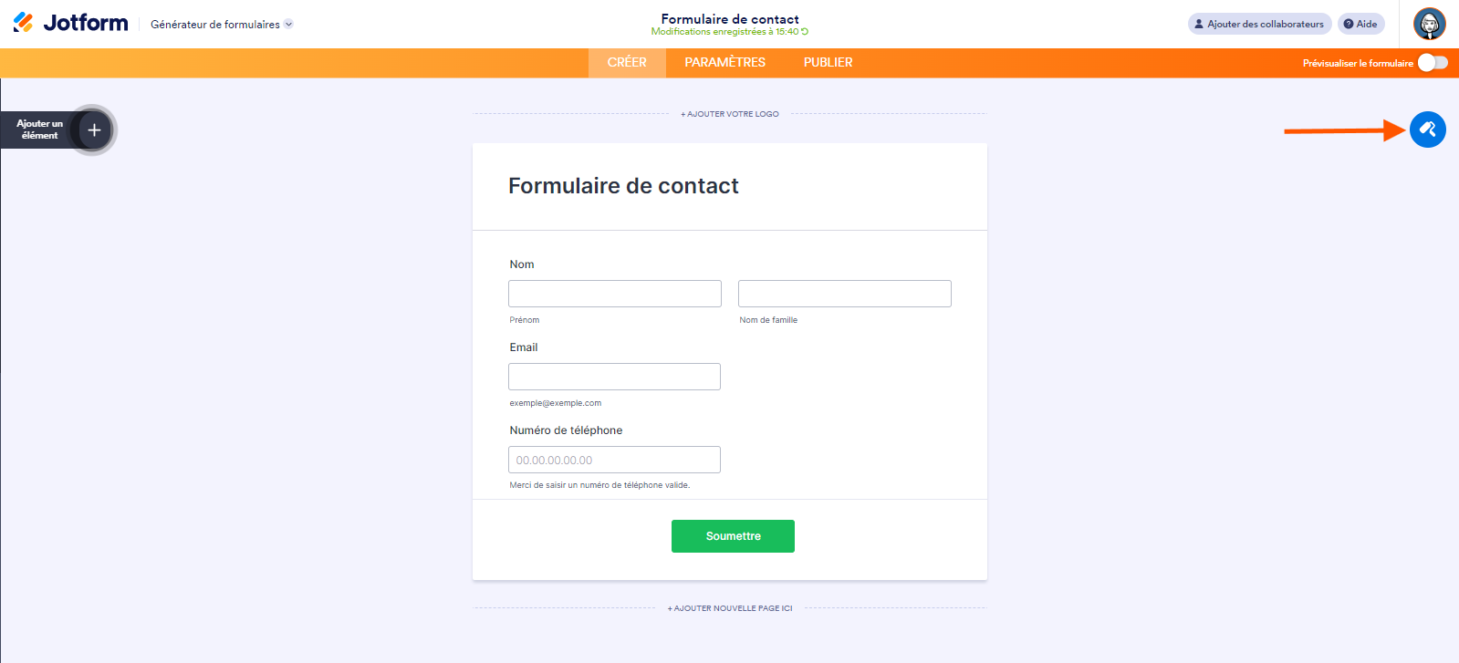 Capture d'écran d'un formulaire créé dans le Générateur de formulaires Jotform avec une flèche pointant vers l'icône de rouleau à peinture pour ouvrir le Concepteur de formulaires