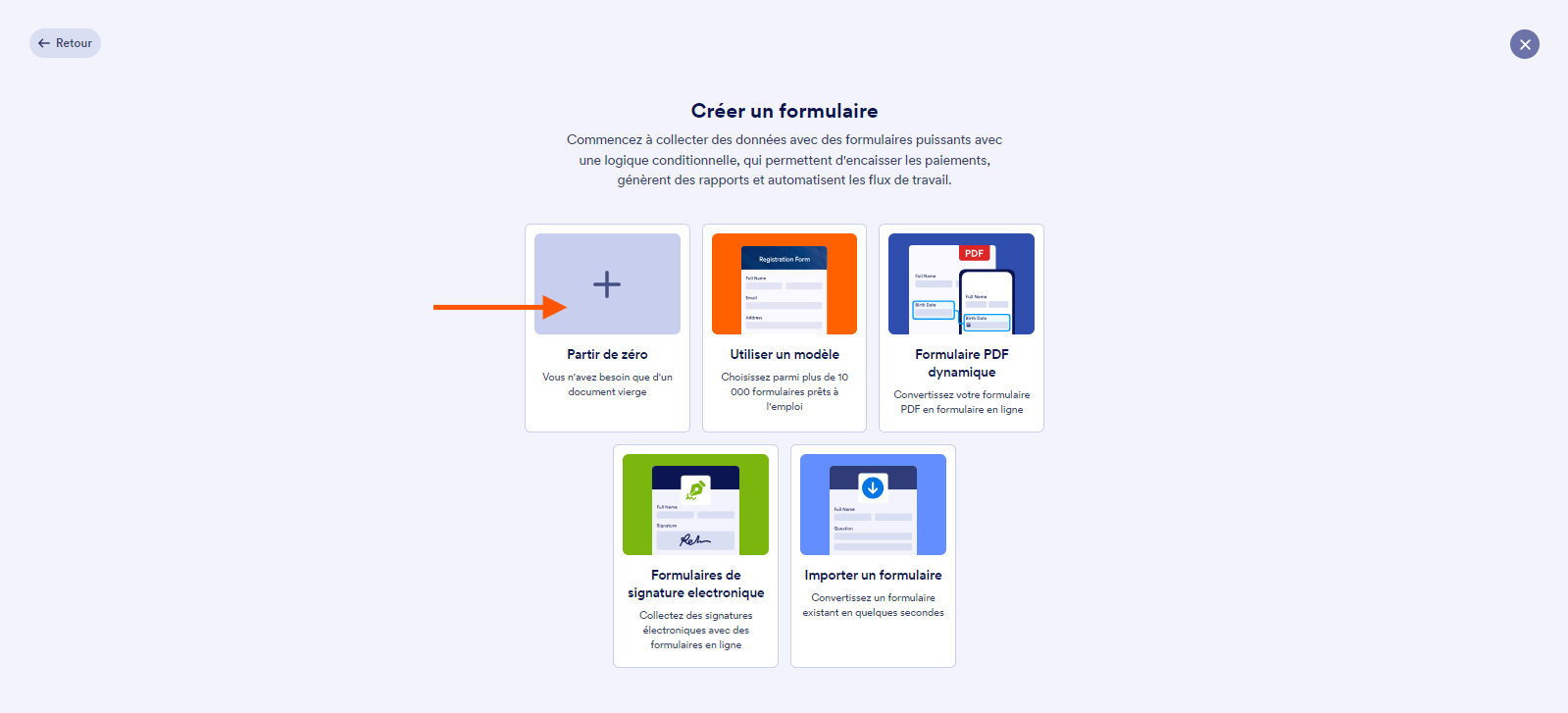 Capture d'écran de la page Créer un formulaire dans Jotform avec une flèche pointant vers l'option Partir de zéro 