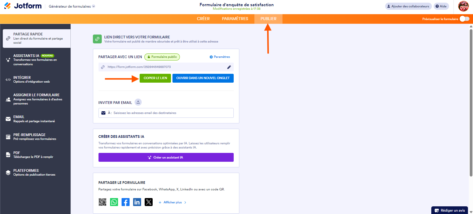 Capture d'écran de la page de Partage rapide avec une flèche pointant vers l'onglet Publier et une autre pointant vers le bouton Copier le lien dans le Générateur de formulaires Jotform