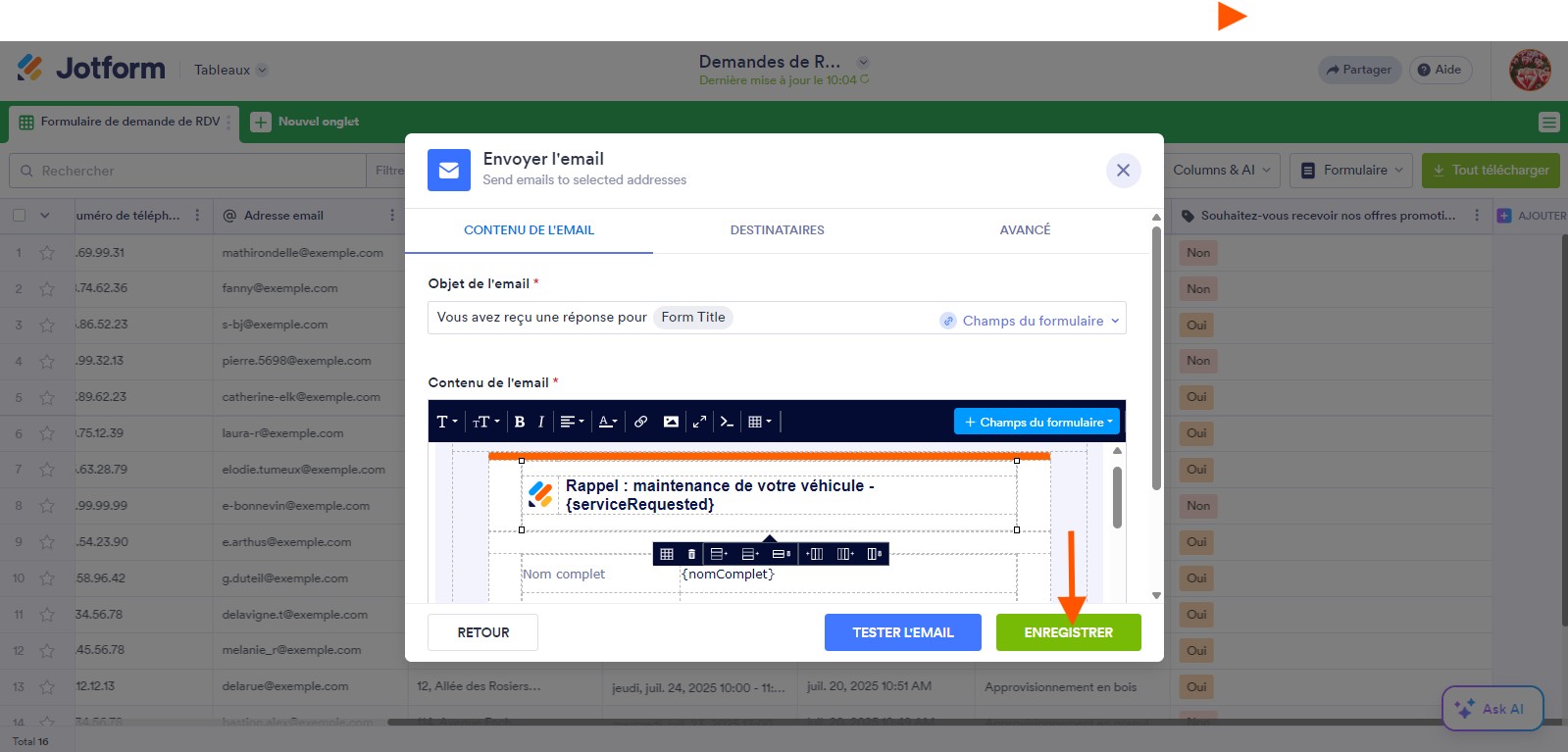 Capture de l'écran de paramétrage du contenu de l'email avec une flèche pointant vers le bouton Enregistrer dans les Tableaux Jotform