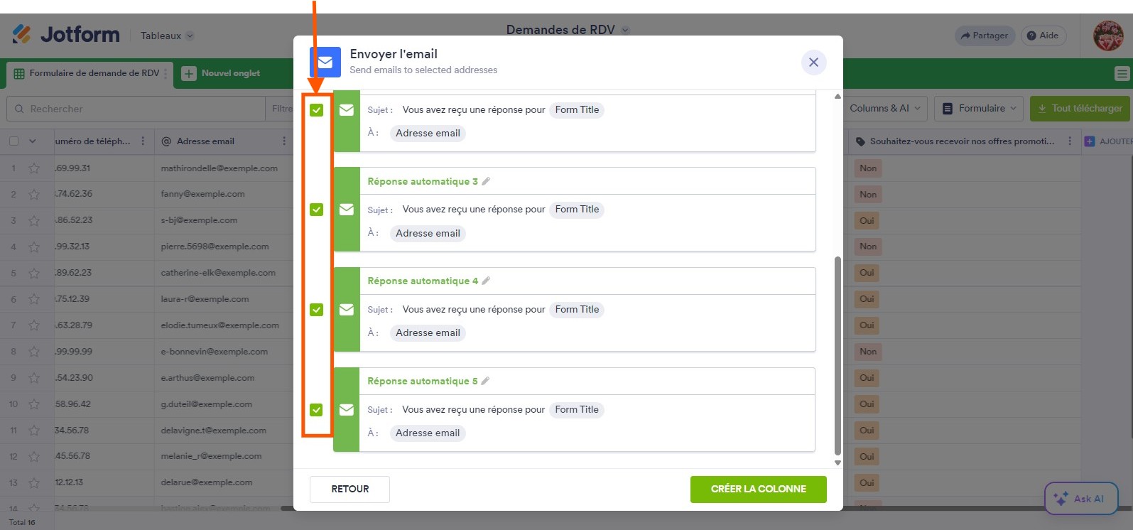 Capture d'écran de la fenêtre modale Envoyer l'email avec plusieurs emails de réponse automatique cochés dans les Tableaux Jotform