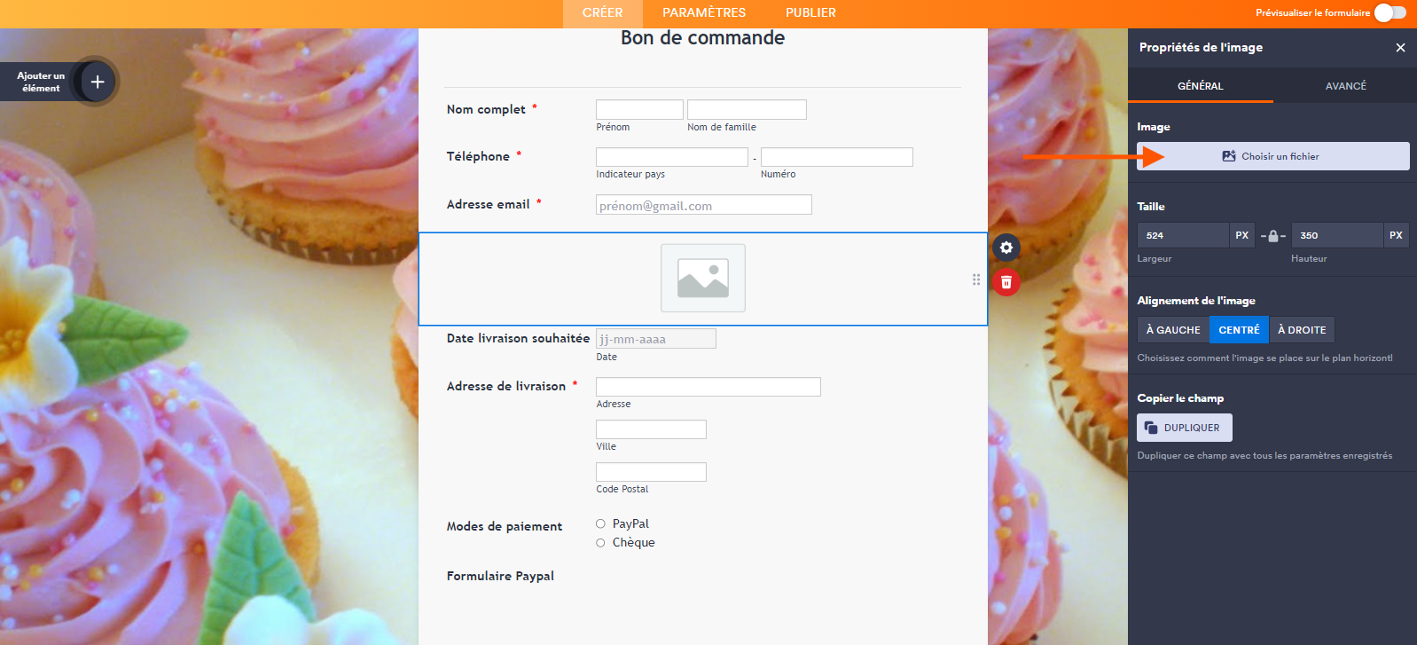 Capture d'écran du formulaire dans le Générateur de formulaires Jotform avec une flèche pointant vers le bouton Choisir un fichier dans le volet Propriétés de l'image et l'onglet Général à droite