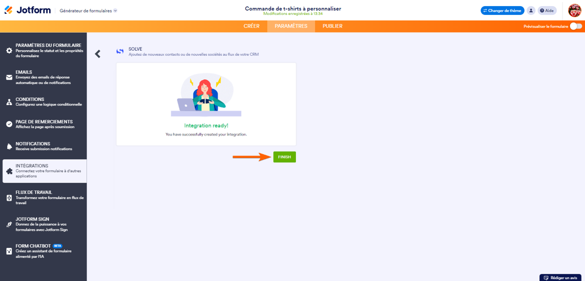 Capture d'écran de l'écran des paramètres de l'intégration Solve dans le Générateur de formulaires Jotform avec une flèche pointant vers le bouton Terminer 