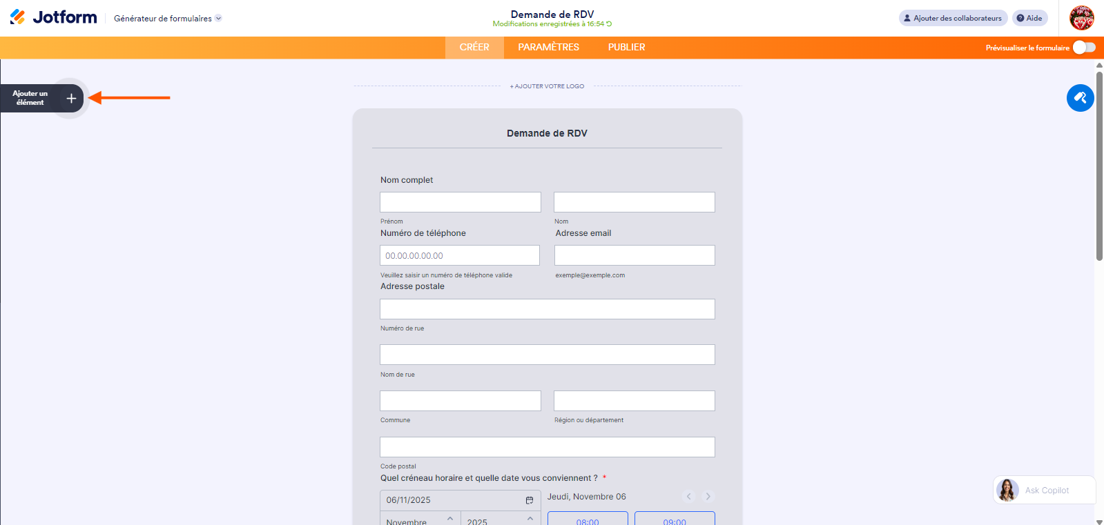 Capture d'écran d'un formulaire Demande de RDV dans le Générateur de formulaires Jotform avec une flèche pointant vers le bouton Ajouter un élément en haut à gauche de l'écran