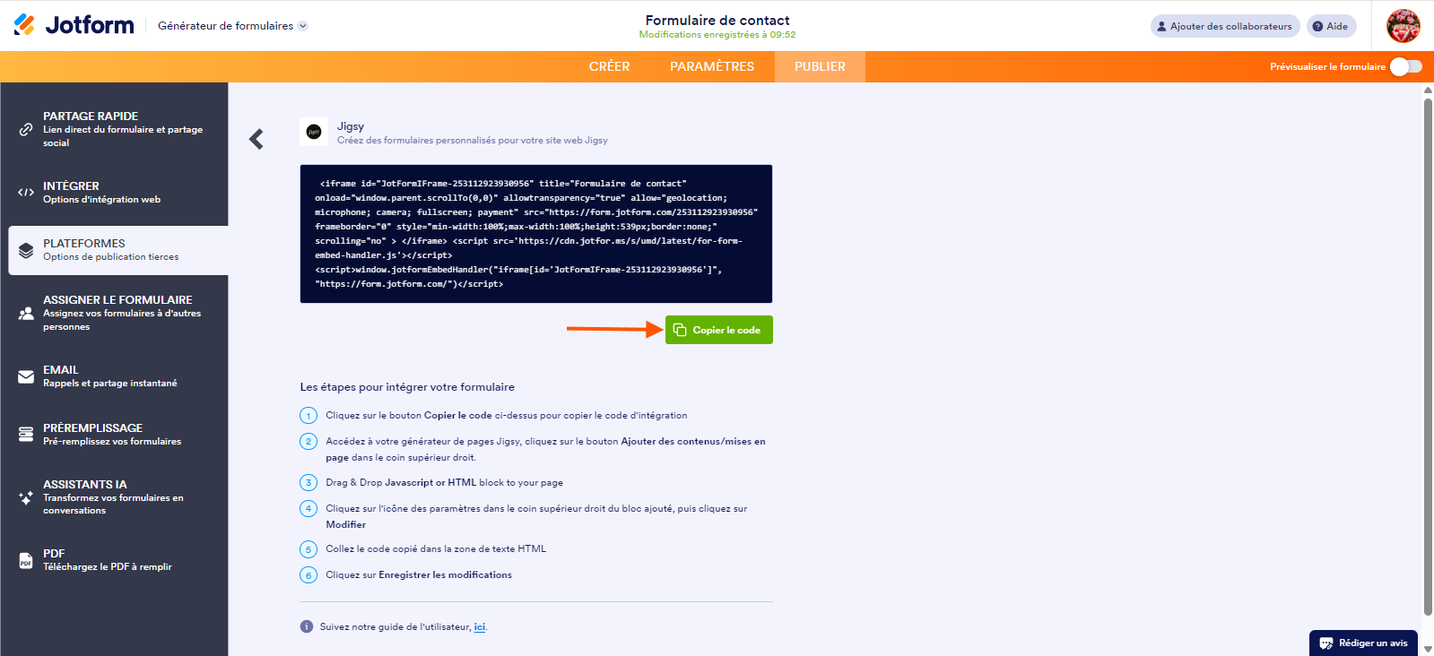 Capture d'écran de la page Jigsy dans le Générateur de formulaires Jotform avec une flèche pointant vers le bouton Copier le code