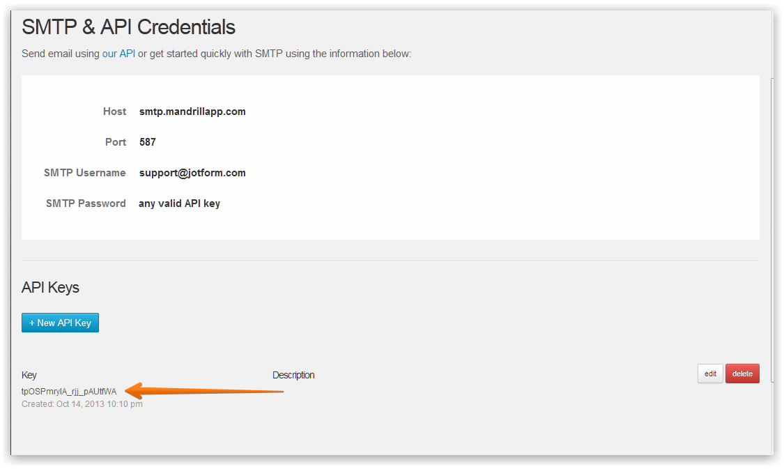 Capture d'écran de la page des identifiants du tableau de bord Mandrill avec une flèche pointant vers la clé API à copier