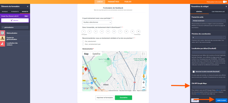 Capture d'écran du volet Paramètres du widget Géolocalisation dans le Générateur de formulaires Jotform avec une flèche pointant vers la section Clé API Google Maps et une autre pointant vers le bouton Mise à jour