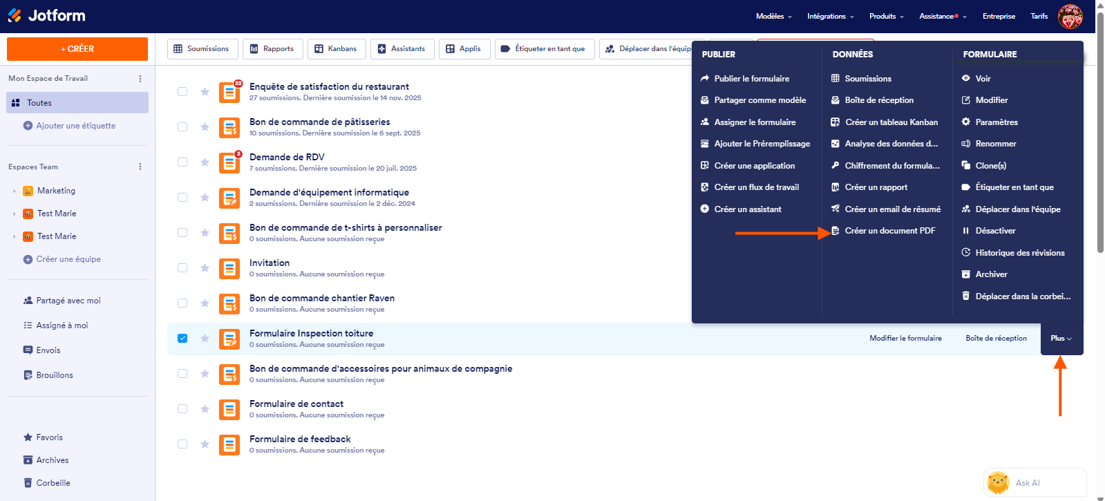 Capture d'écran d'une liste des formulaires dans le Générateur de formulaires Jotform avec un formulaire sélectionné, une flèche pointant vers Plus en bout de ligne à droite et une autre pointant vers Créer un document PDF dans le menu qui s'est ouvert
