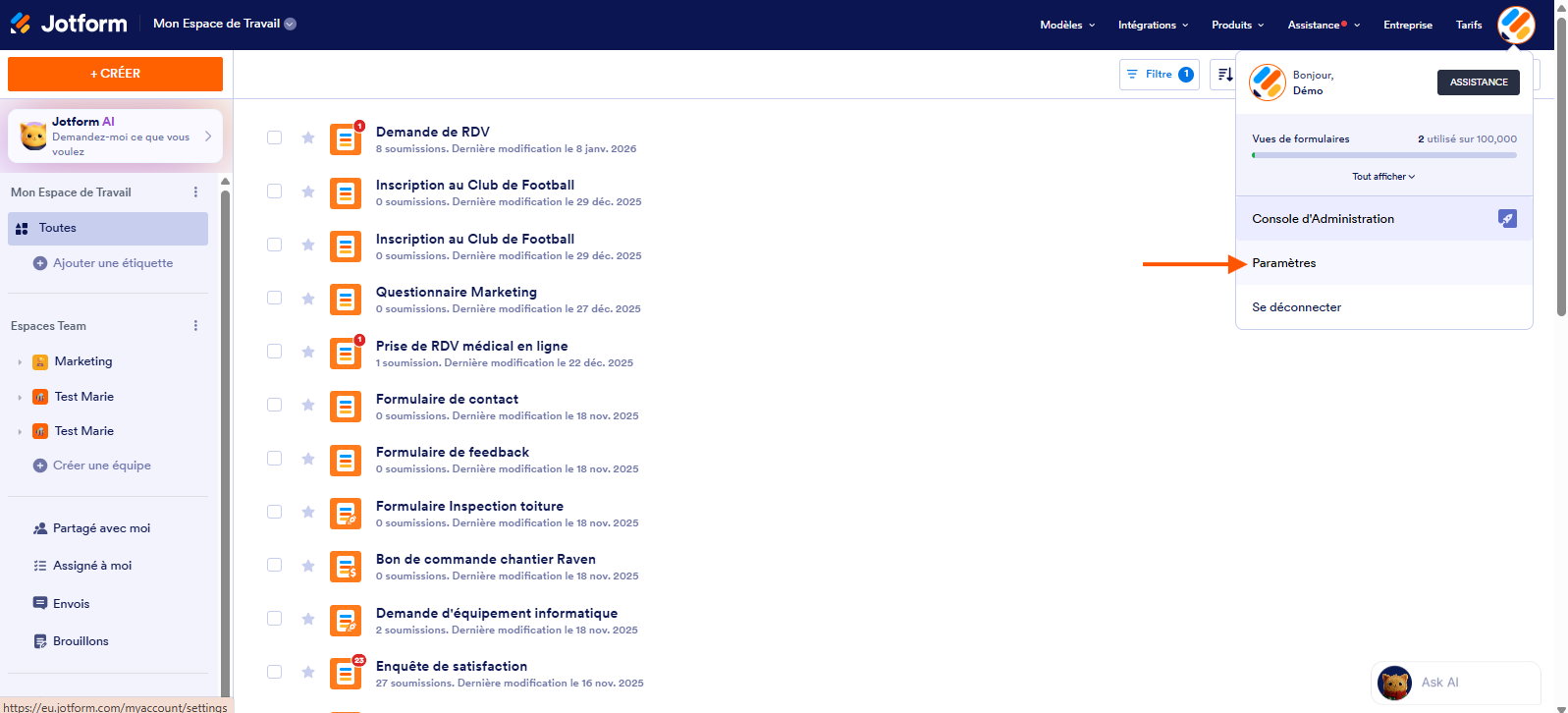 Capture d'écran du menu qui s'ouvre sur la page Mon Espace de Travail dans le Générateur de formulaires Jotform après avoir cliqué sur l'avatar/la photo de profil en haut à droite, avec une flèche pointant vers Paramètres