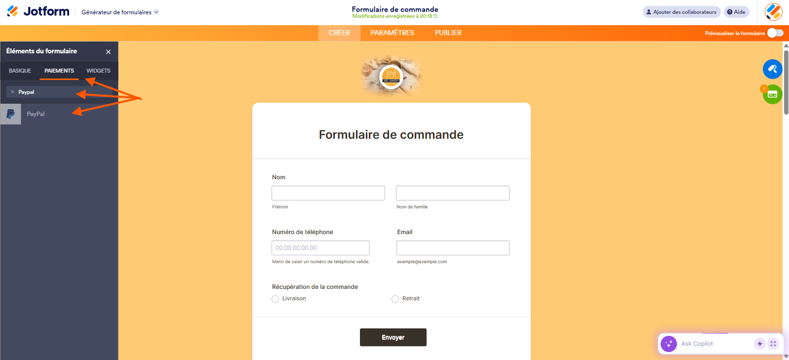 Capture d'écran d'un formulaire dans le Générateur de formulaires Jotform avec trois flèches : une pointant vers l'onglet Paiements, une vers PayPal dans le champ de recherche et une vers le PayPal qui est apparu dans les résultats de recherche