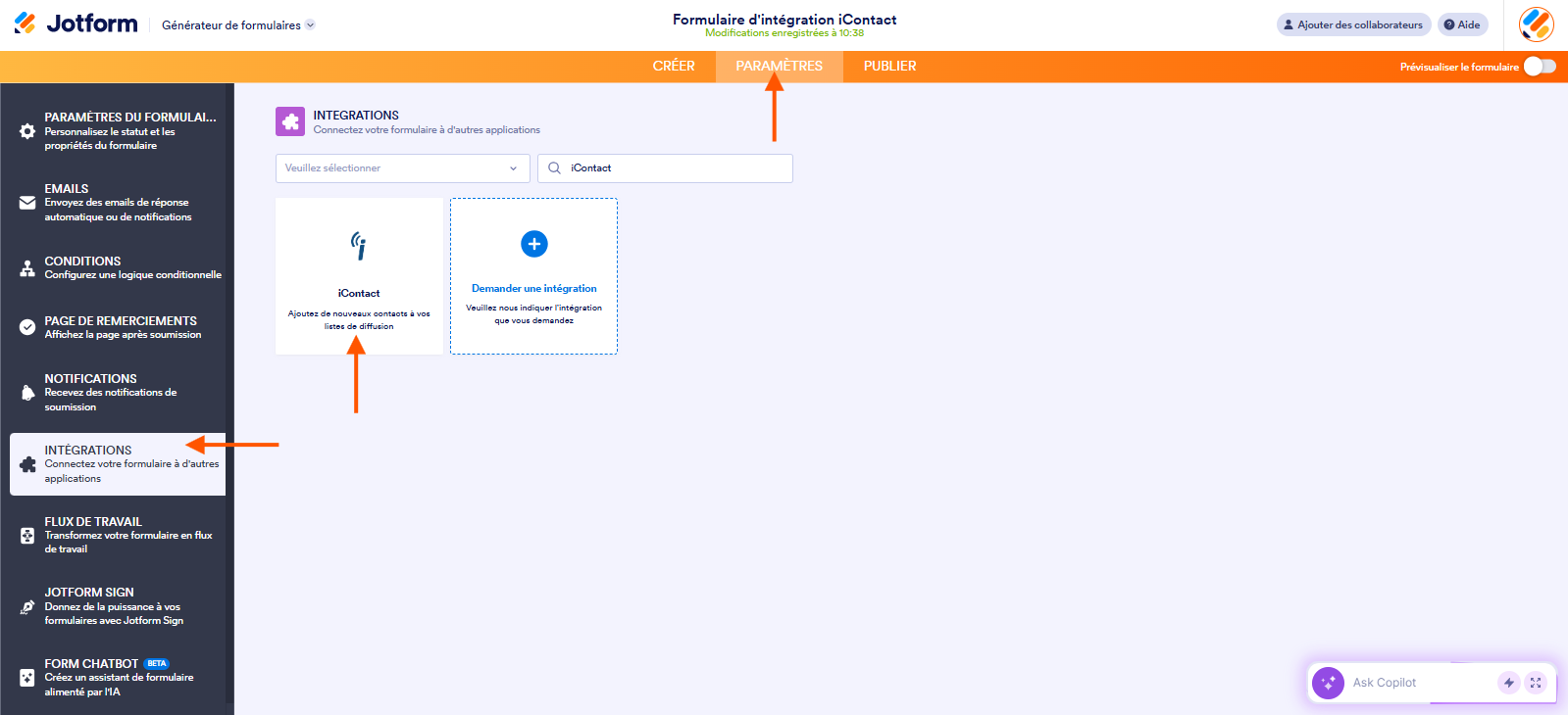Capture d'écran de la fenêtre Intégrations dans le Générateur de formulaires Jotform avec une flèche pointant vers Paramètres, une autre pointant vers Intégrations et une troisième pointant vers iContact dans les résultats de recherche