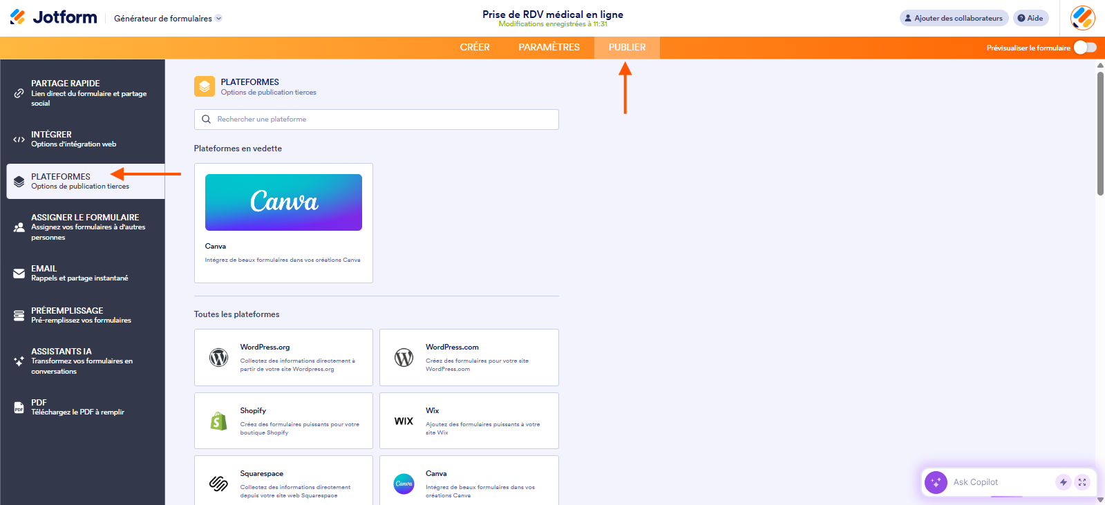 Capture d'écran de la page Plateformes dans le Générateur de formulaires Jotform avec une flèche pointant vers Publier et une autre vers Plateformes