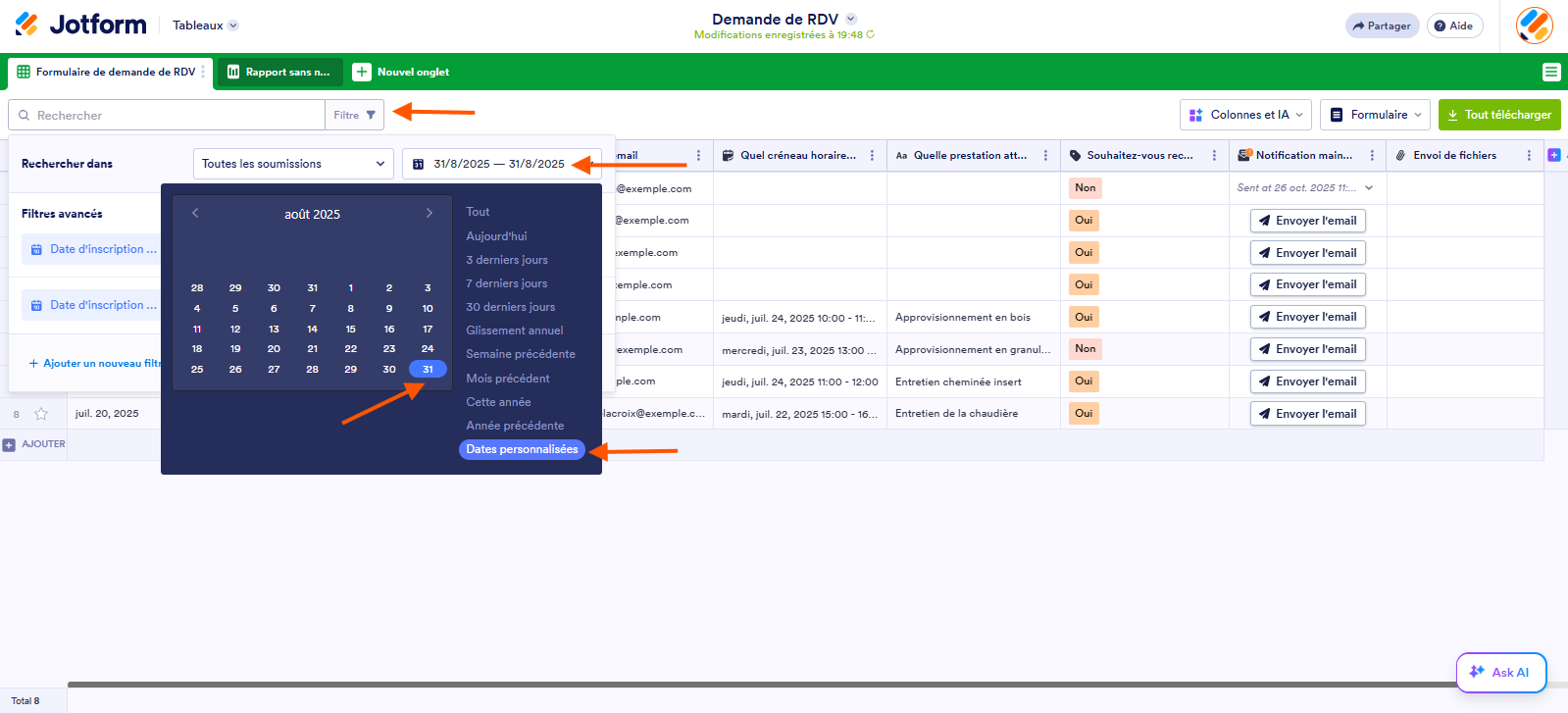 Capture d'écran d'un tableau dans les Tableaux Jotform avec une flèche pointant vers le bouton Filtre, une autre vers la plage de dates saisie, une autre vers Date personnalisée et une quatrième sur la date du 31 août 2025