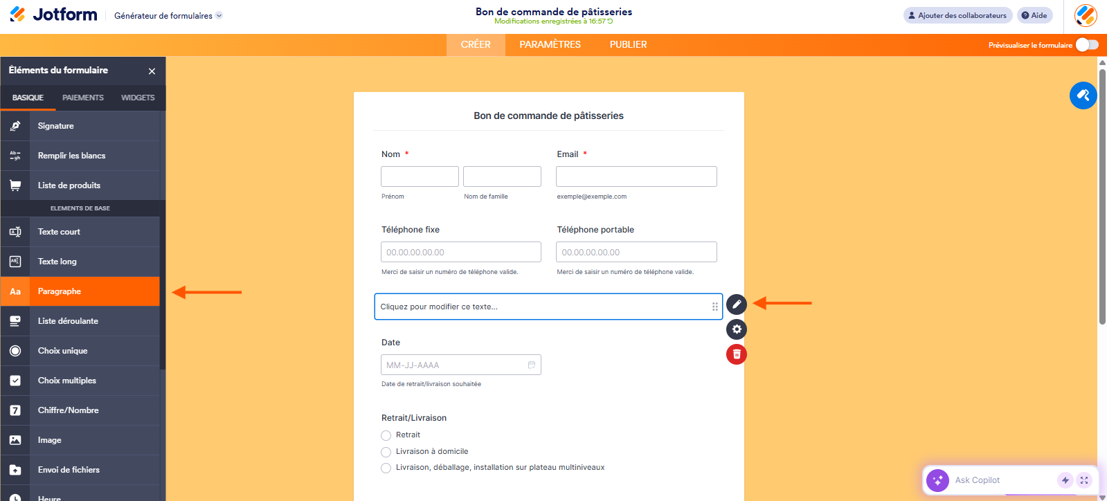 Capture d'écran d'un formulaire dans le Générateur de formulaires Jotform avec une flèche pointant vers l'élément Paragraphe et une autre vers l'icône de crayon à droite de cet élément