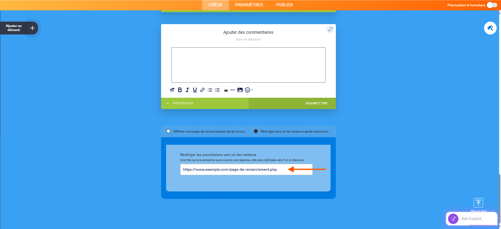 Capture d'écran d'un formulaire à cartes dans le Générateur de formulaires Jotform avec une flèche vers le champ de paramètres de l'option Rediriger les soumissions vers un lien externe