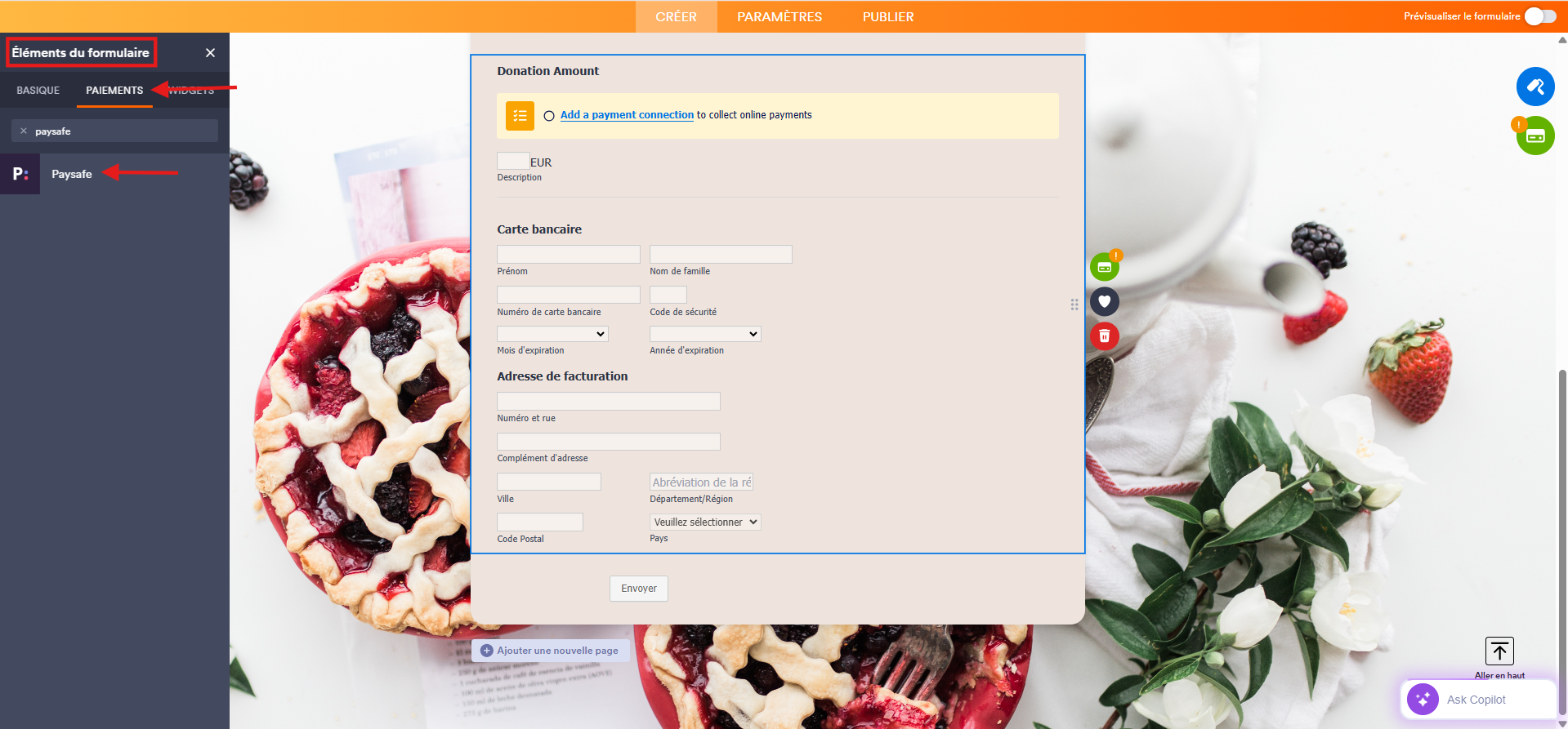 Capture d'écran montrant un formulaire avec un élément de paiement Paysafe dans le Générateur de formulaires Jotform avec un encadré autour de Éléments du formulaire, une flèche vers l'onglet Paiements et une autre vers Paysafe
