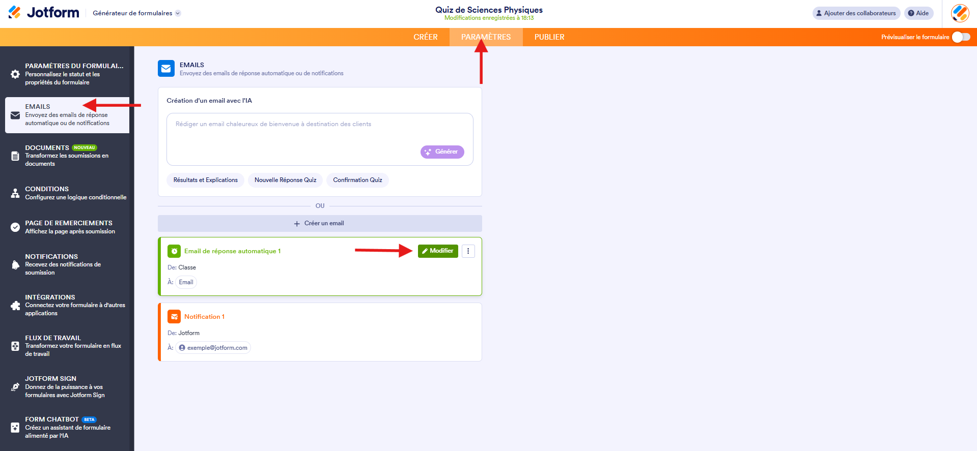 Capture d'écran de la page Emails dans le Générateur de formulaires Jotform avec une flèche vers l'onglet Paramètres, une autre vers Emails et une troisième vers Modifier dans Email de réponse automatique