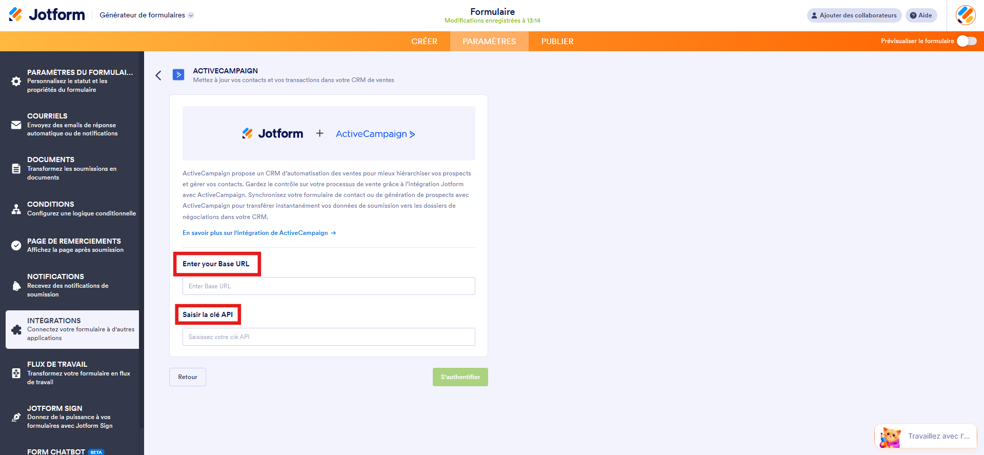 Capture d'écran de la page ActiveCampaign dans le Générateur de formulaires Jotform avec un encadré autour du champ Saisir l'URL de votre base et un autre autour du champ Saisir la clé API