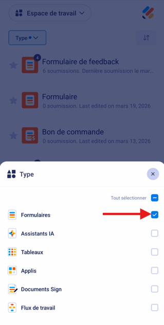 Capture d'écran des options du menu Type dans l'application Jotform Mobile avec une flèche vers la coche en regard de Formulaires