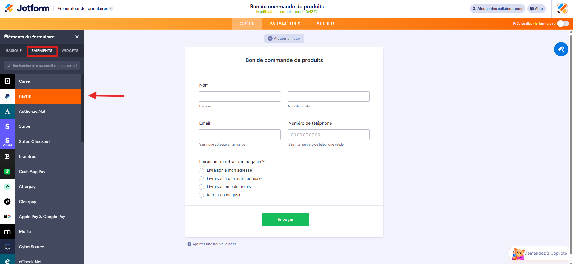 Capture d'écran d'un bon de commande dans le Générateur de formulaires Jotform avec un encadré autour de Paiements et une flèche vers PayPal