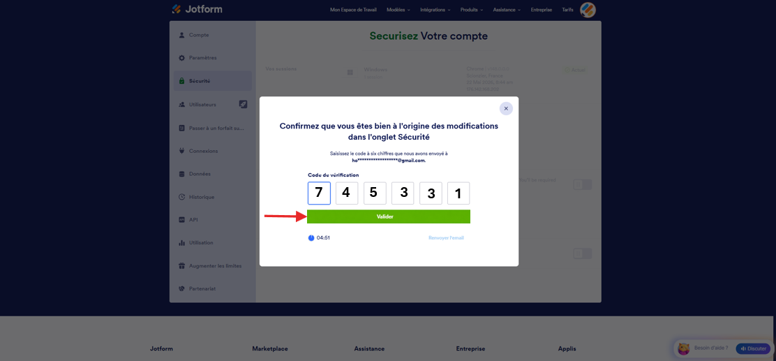Capture d'écran de la fenêtre Confirmez que vous êtes bien à l'origine des modifications dans l'onglet Sécurité avec une code de vérification saisi et une flèche vers le bouton Valider