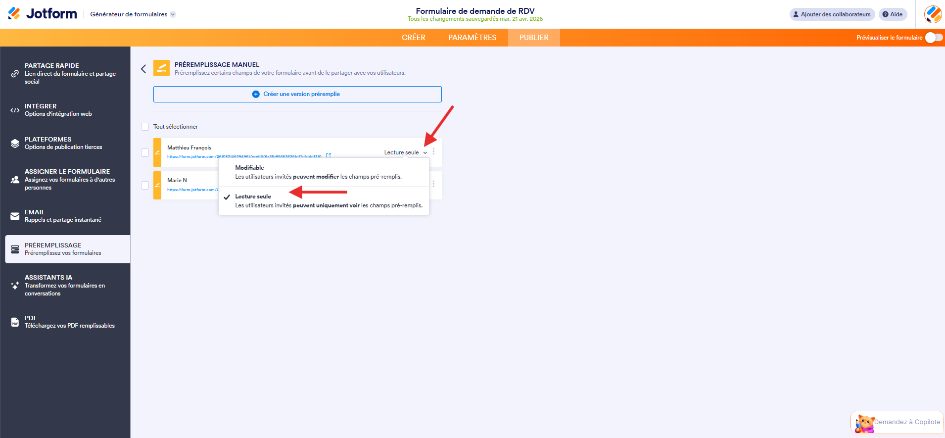Capture d'écran des options pour modifier les permissions d'accès à un formulaire prérempli dans le Générateur de formulaires Jotform avec une flèche pointant vers la flèche d'ouverture de menu à côté de Peut modifier et l'option Lecture seule sélectionnée