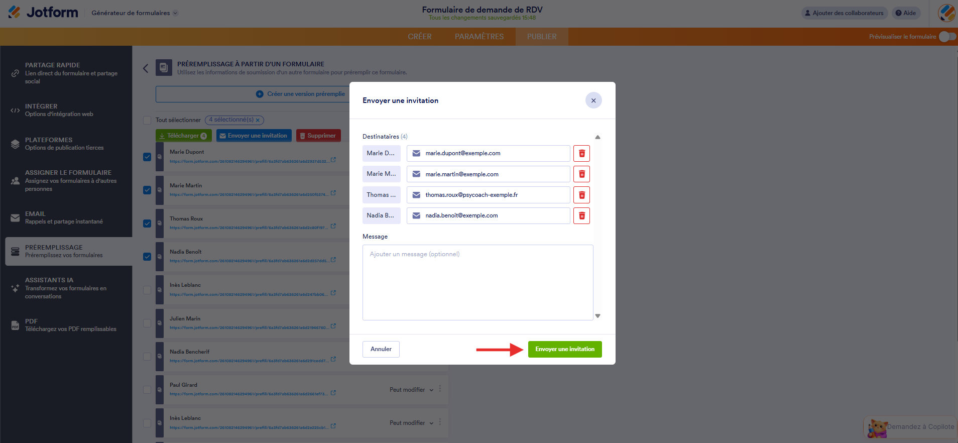 Capture d'écran de la fenêtre modale Envoyer une invitation de la page Préremplissage à partir d'un formulaire dans le Générateur de formulaires Jotform avec une flèche pointant vers le bouton Envoyer une invitation