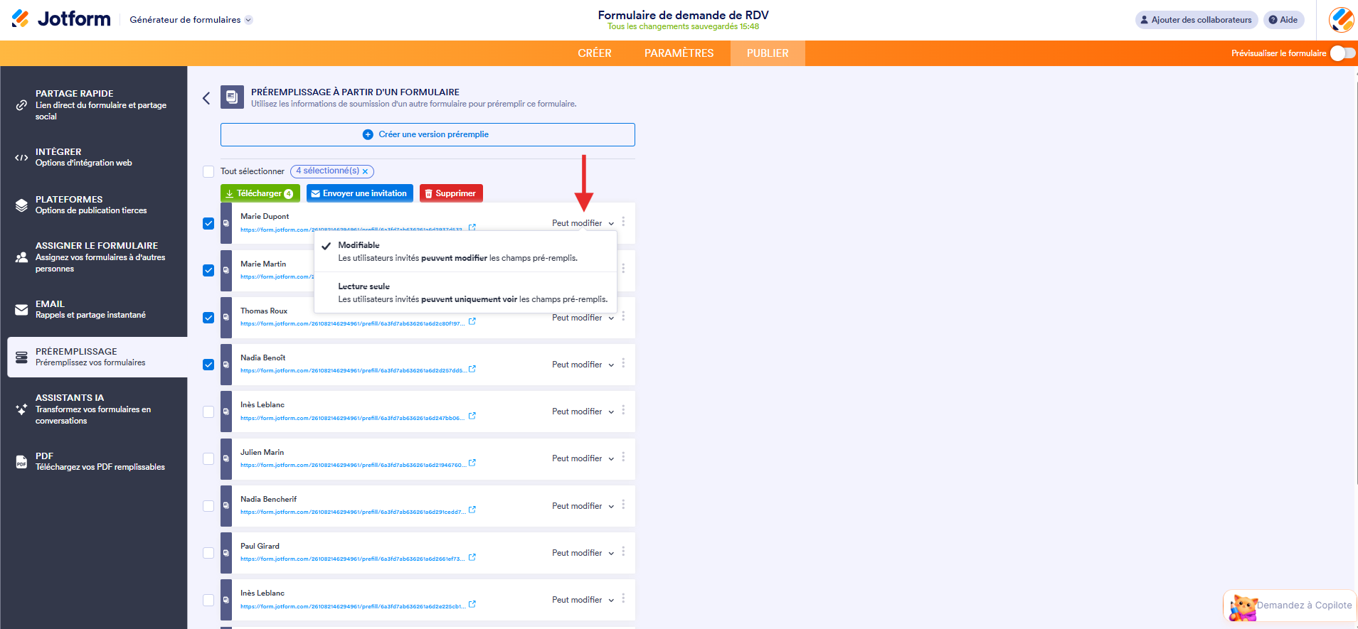 Capture d'écran du menu des permissions avec une flèche pointant vers Peut modifier et les options Modifiable et Lecture seule dans le Générateur de formulaires Jotform