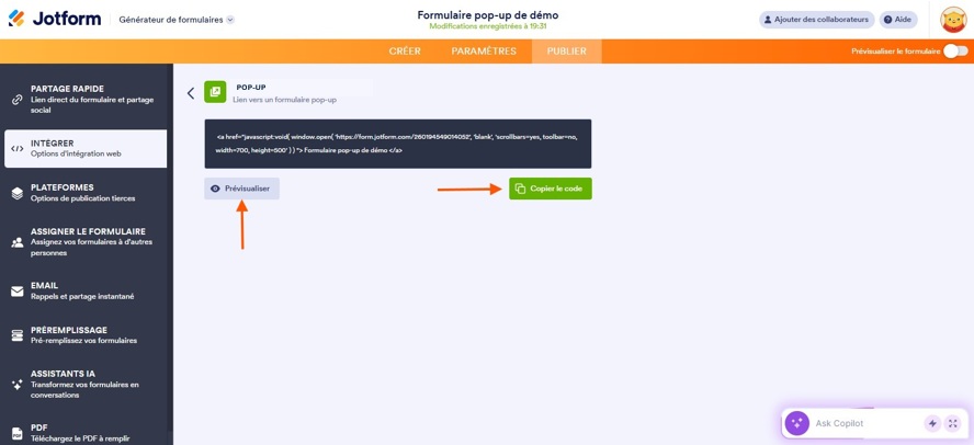 Capture d'écran de la page Pop-Up dans le Générateur de formulaires Jotform avec une flèche pointant vers le bouton Copier le lien et une autre vers Prévisualiser