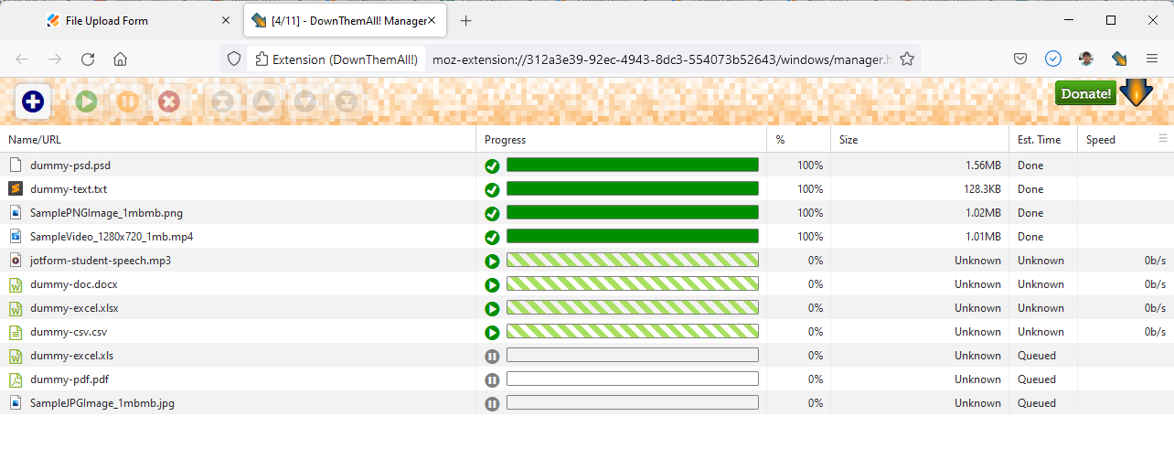 Capture d'écran de la liste des fichiers téléversés en cours de téléchargement avec des barres de progression