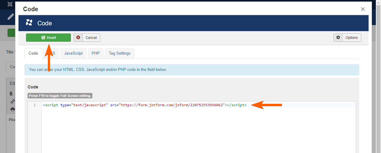 Capture d'écran de l'éditeur Joomla 3 avec une flèche pointant vers le bouton « Insérer du code »