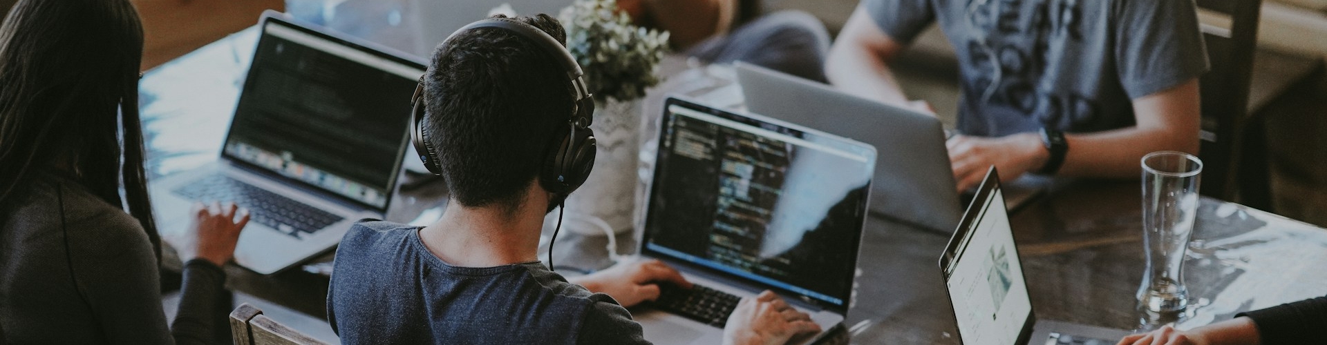 Top 16 Zendesk Suite competitors and alternatives in 2025